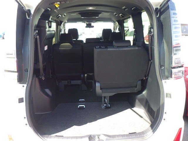 TOYOTA VOXY 2018 Image 29