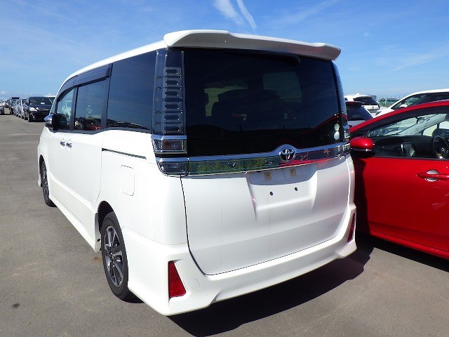 TOYOTA VOXY 2018 Image 32