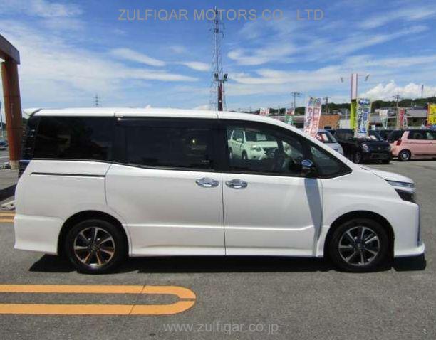 TOYOTA VOXY 2018 Image 6