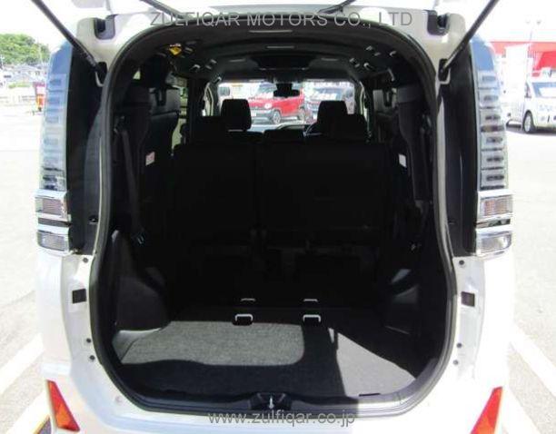 TOYOTA VOXY 2018 Image 7