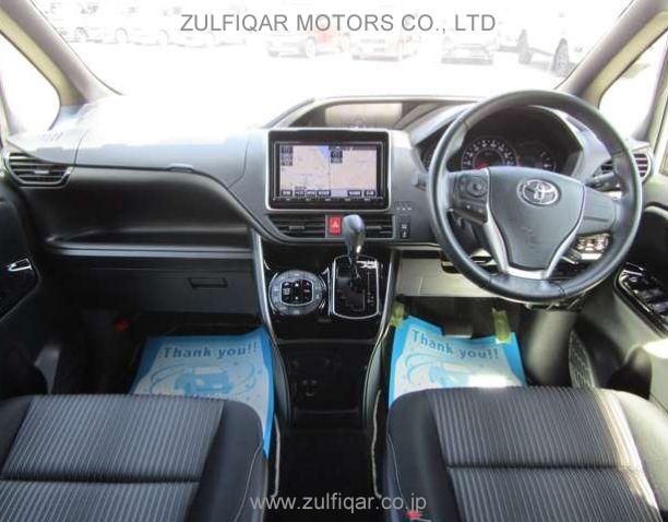 TOYOTA VOXY 2018 Image 10