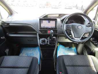 TOYOTA VOXY 2018 Image 10