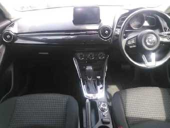 MAZDA DEMIO 2018 Image 8