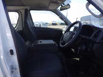 TOYOTA HIACE 2017 Image 17