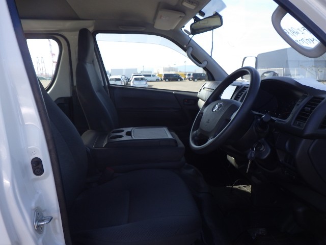 TOYOTA HIACE 2017 Image 23