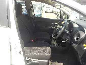 TOYOTA VITZ 2019 Image 12