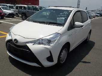 TOYOTA VITZ 2019 Image 14