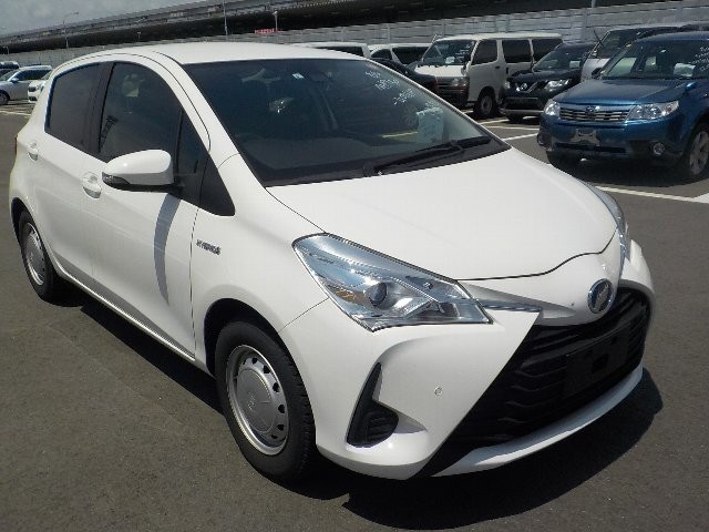 TOYOTA VITZ 2019 Image 21