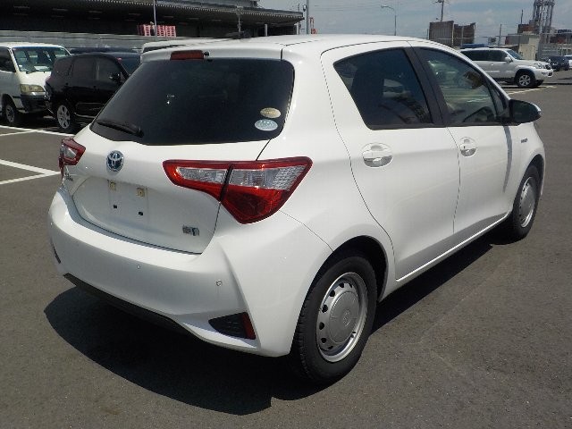 TOYOTA VITZ 2019 Image 22