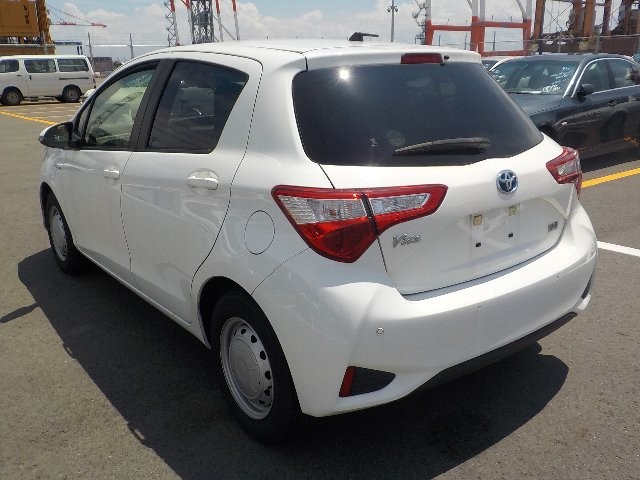 TOYOTA VITZ 2019 Image 23