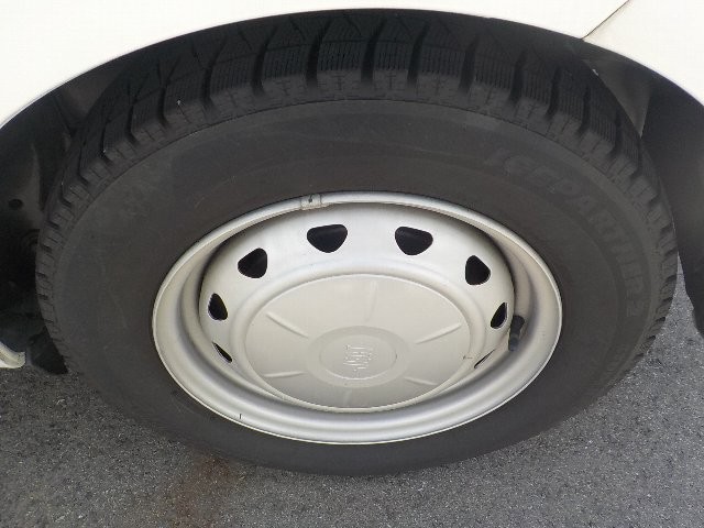 TOYOTA VITZ 2019 Image 24