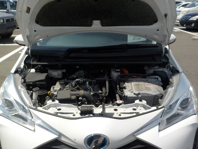 TOYOTA VITZ 2019 Image 25