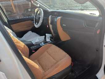 TOYOTA FORTUNER 2018 Image 14