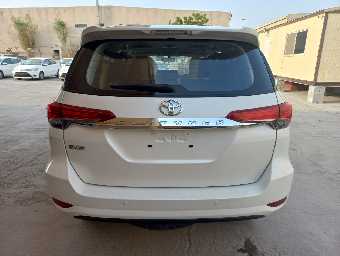 TOYOTA FORTUNER 2018 Image 4