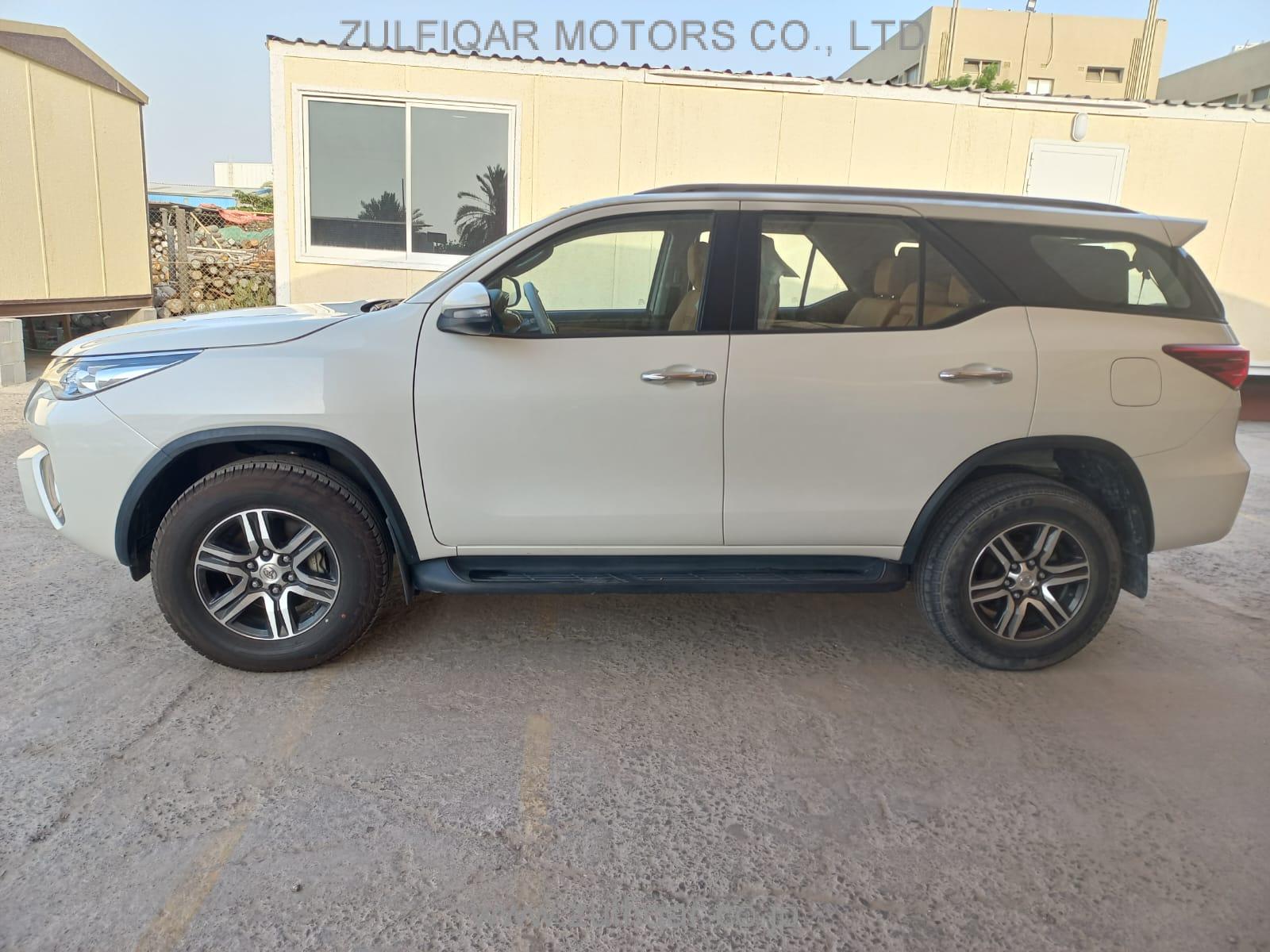 TOYOTA FORTUNER 2019 Image 2