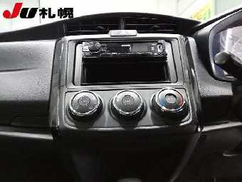 TOYOTA COROLLA AXIO 2017 Image 6