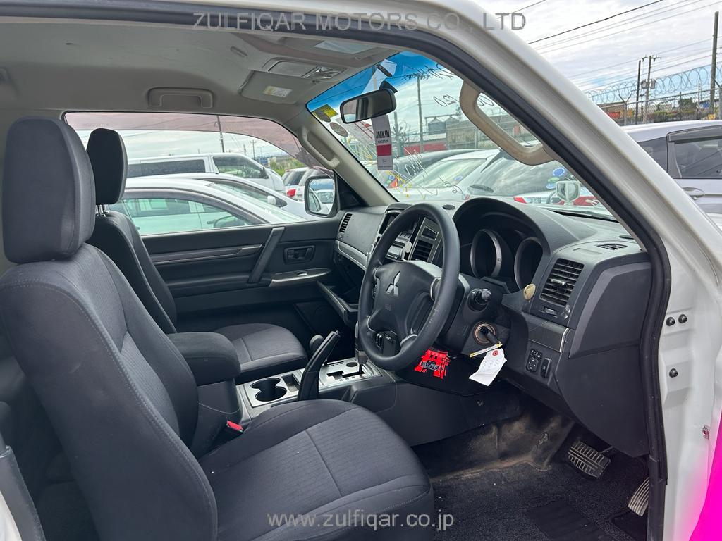 MITSUBISHI PAJERO 2016 Image 9