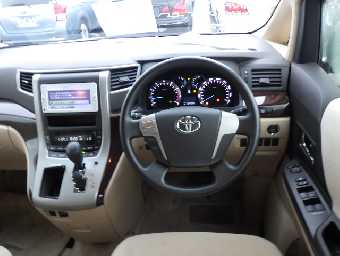 TOYOTA ALPHARD 2013 Image 18