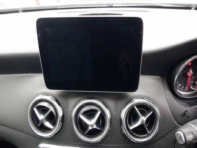 MERCEDES BENZ GLA CLASS 2017 Image 24