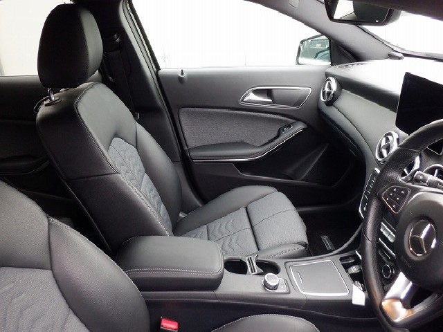 MERCEDES BENZ GLA CLASS 2017 Image 27