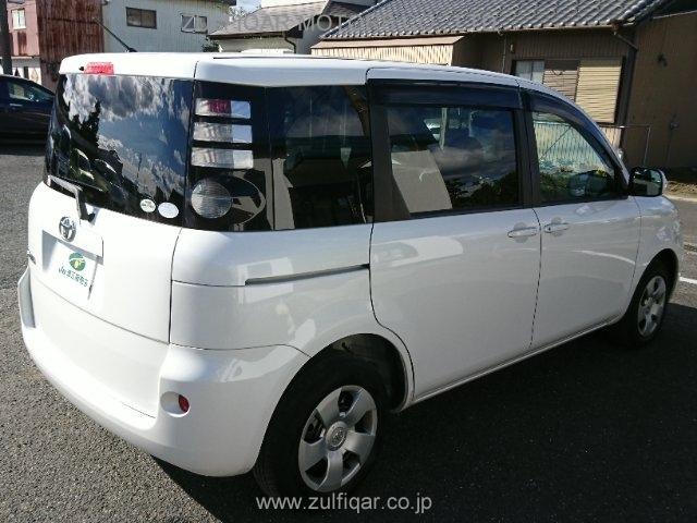 TOYOTA SIENTA 2010 Image 2