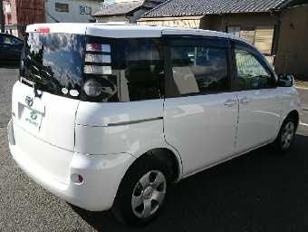TOYOTA SIENTA 2010 Image 2