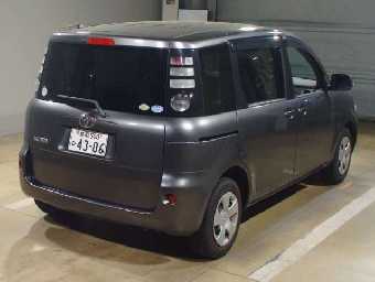 TOYOTA SIENTA 2010 Image 2