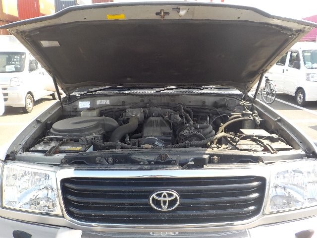 TOYOTA LAND CRUISER 100 2000 Image 29