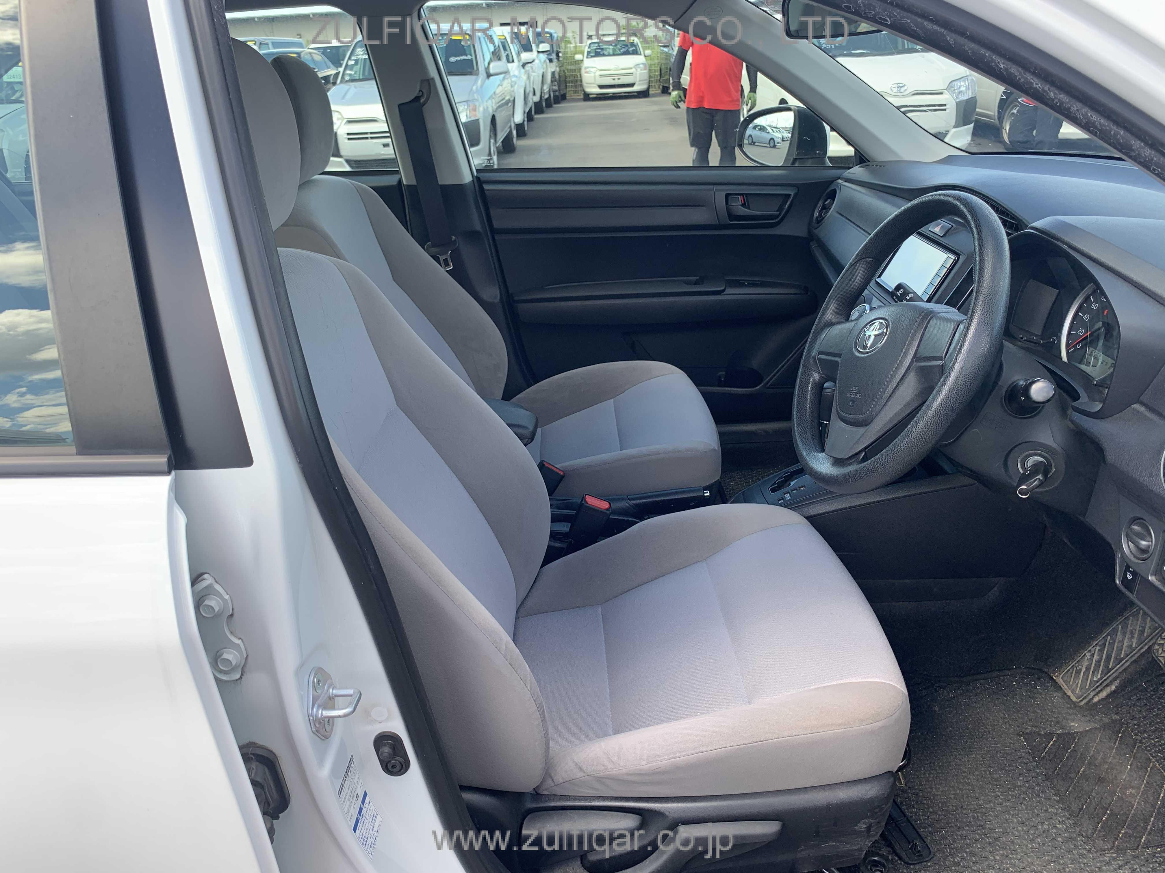 TOYOTA COROLLA AXIO 2017 Image 10