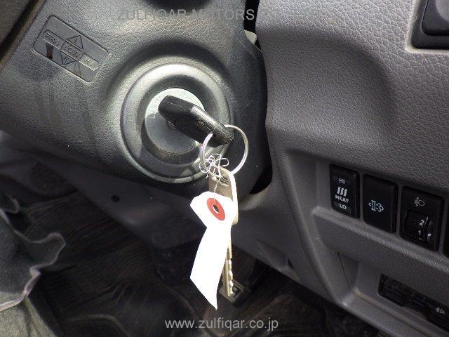 NISSAN NV350 CARAVAN 2012 Image 12