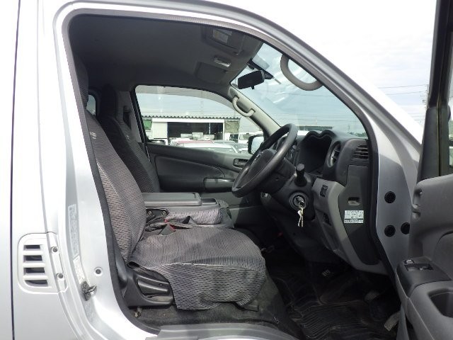 NISSAN NV350 CARAVAN 2012 Image 19