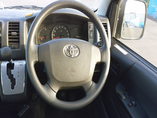 TOYOTA HIACE 2017 Image 26