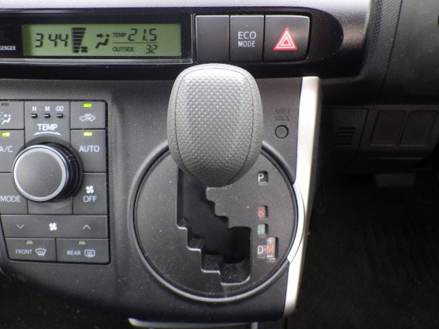 TOYOTA WISH 2017 Image 19