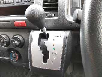 TOYOTA HIACE 2017 Image 10