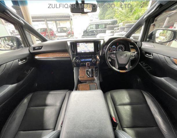 TOYOTA ALPHARD 2017 Image 2