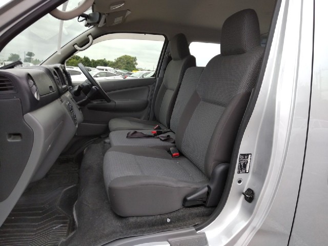 NISSAN NV350 CARAVAN 2017 Image 20