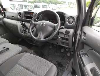 NISSAN NV350 CARAVAN 2017 Image 8