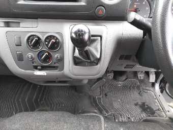 NISSAN NV350 CARAVAN 2017 Image 10