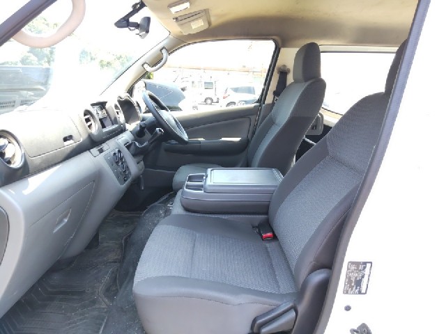 NISSAN NV350 CARAVAN 2017 Image 20