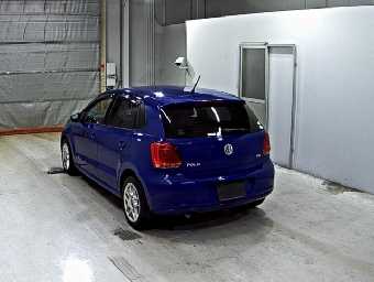 VOLKSWAGEN POLO 2011 Image 2
