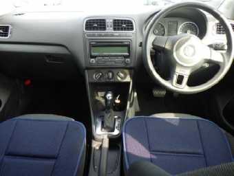 VOLKSWAGEN POLO 2011 Image 3