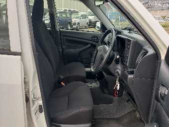 TOYOTA SUCCEED 2017 Image 12