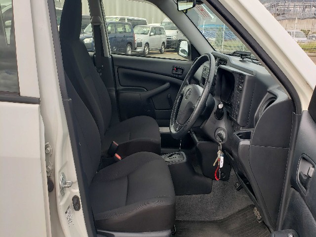 TOYOTA SUCCEED 2017 Image 19