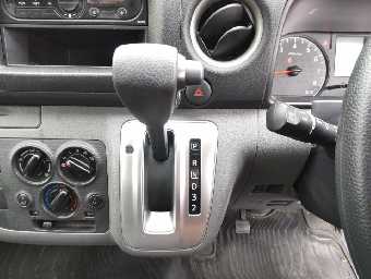 NISSAN NV350 CARAVAN 2017 Image 10