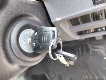 NISSAN NV350 CARAVAN 2017 Image 12