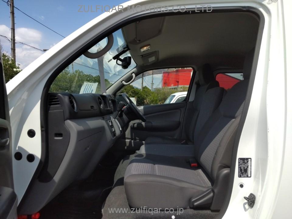 NISSAN NV350 CARAVAN 2017 Image 20