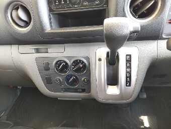 NISSAN NV350 CARAVAN 2017 Image 9