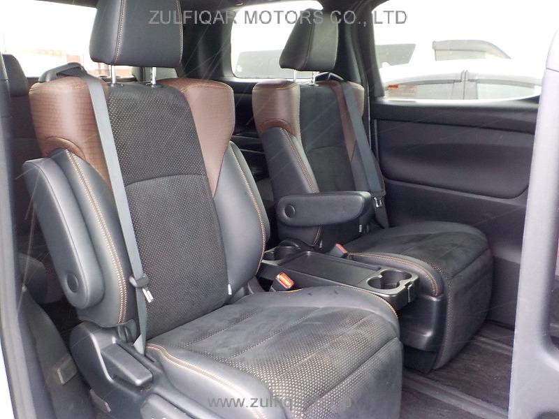 TOYOTA ALPHARD 2017 Image 12