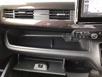 HONDA N-BOX CUSTOM 2018 Image 17