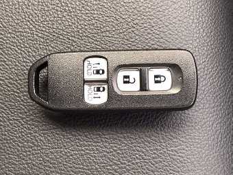 HONDA N-BOX CUSTOM 2018 Image 28